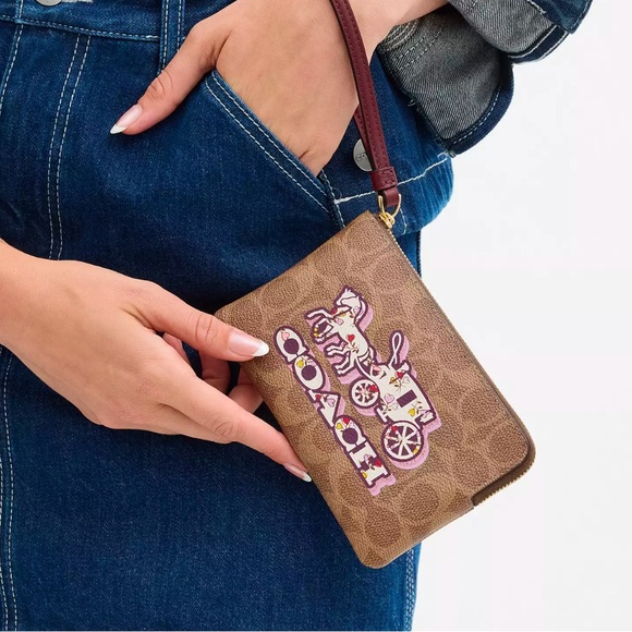 Coach Wristlet In Signature Canvas With Horse And Carriage Print - Picture 2 of 2
